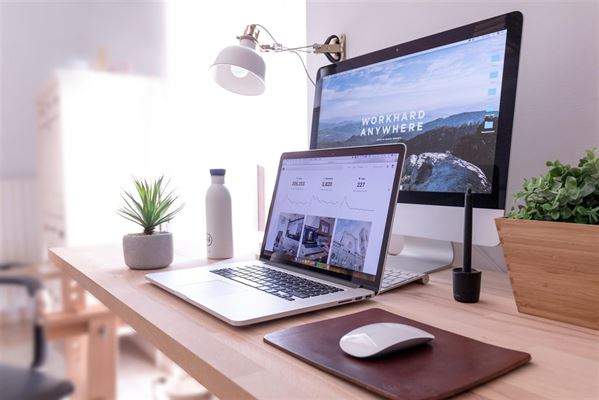Book desks at work with hot desk booking